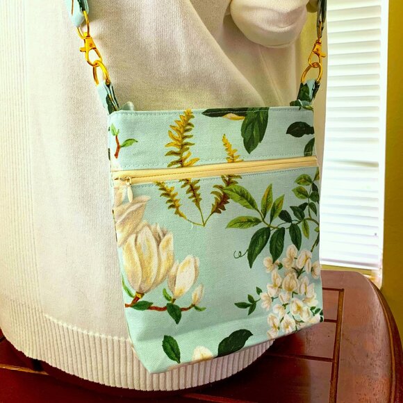 Handmade Cotton Crossbody Bag with Lining and Zippered Closure - Picture 2 of 10